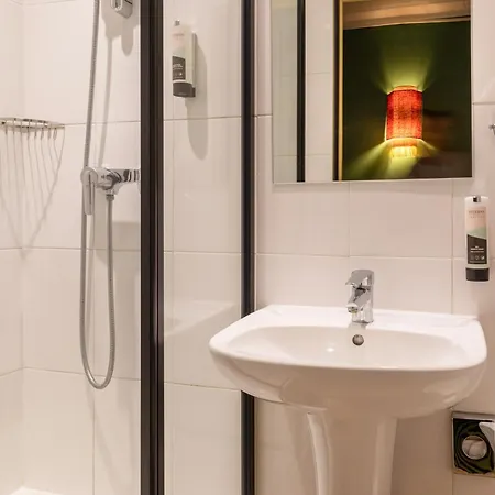 Hotel Avalon Paris Gare du Nord-3